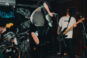 Mniej więcej pięćdziesiąt lat temu w Australii i w Wielkiej Brytanii narodził się pub rock.
