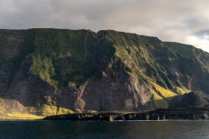 Archipelag Tristan da Cunha położony w południowej części Oceanu Atlantyckiego, terytorium zamorskie Wielkiej Brytanii.