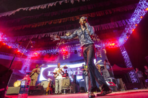 Afrobeat i afrobeats brzmią podobnie, odnoszą się do dwóch odrębnych gatunków muzycznych.