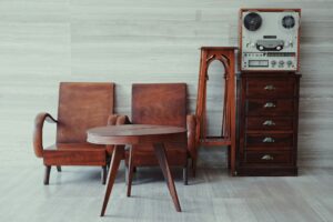 W świecie designu, mody i technologii często spotykamy się z określeniami „retro” i „vintage”. Niektórzy używają ich zamiennie. Czy słusznie?