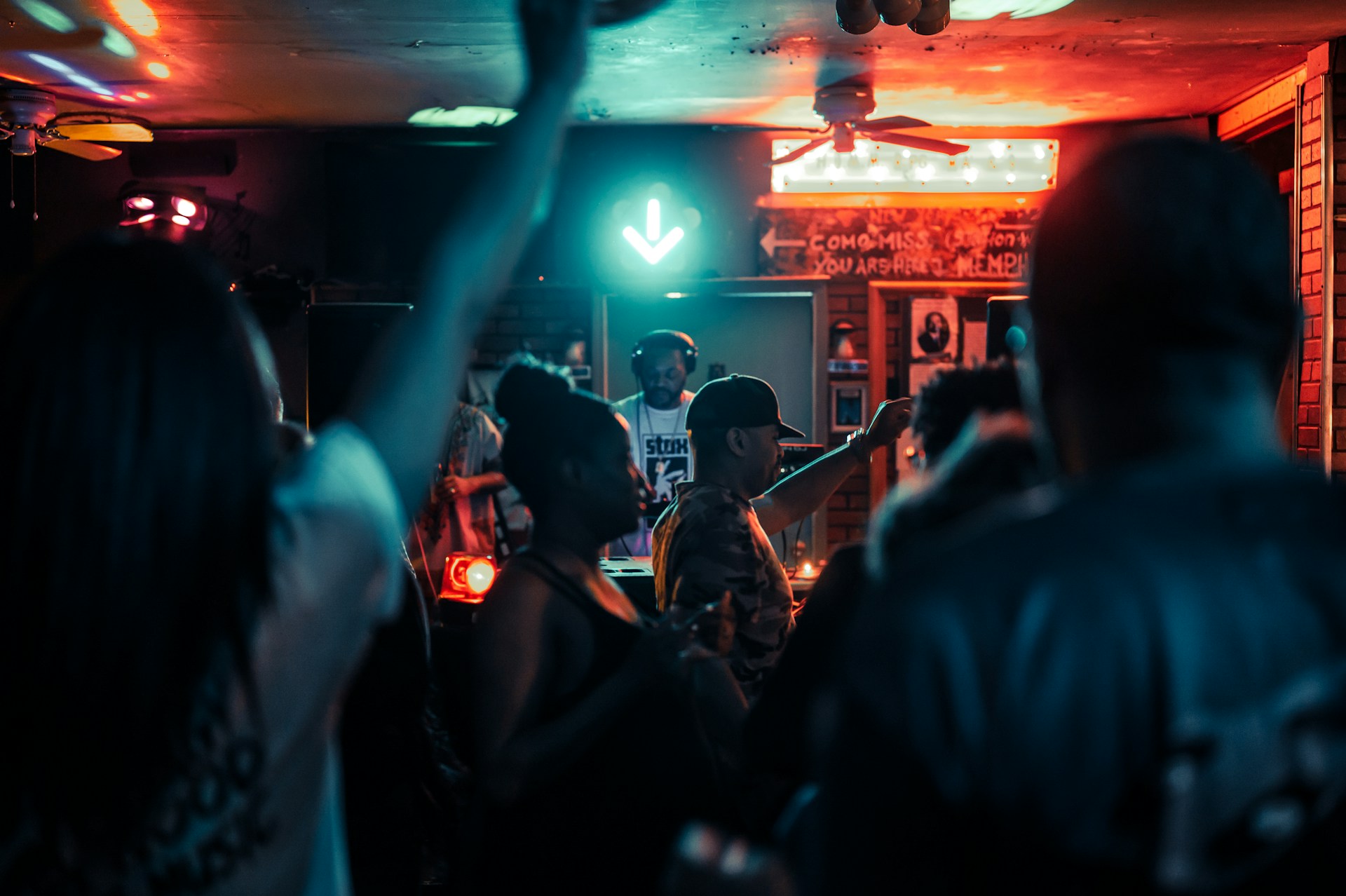 House to dziś jeden z najpopularniejszych gatunków muzyki tanecznej, często niesłusznie wrzucany do jednego worka z techno.