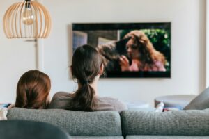 Kto wyznacza kategorie wiekowe dla filmów i bajek? I co najważniejsze, co one dokładnie oznaczają?
