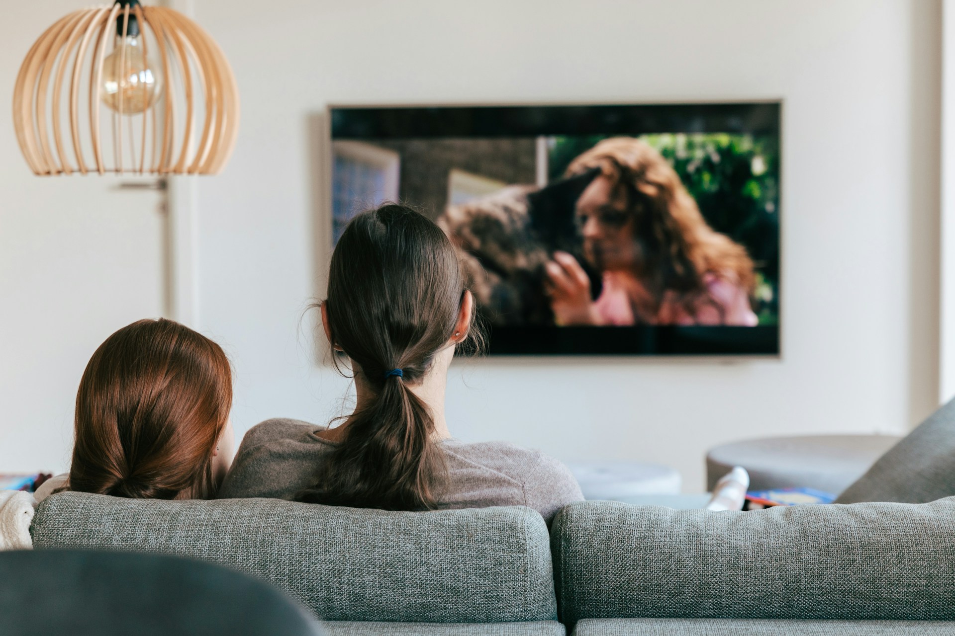 Kto wyznacza kategorie wiekowe dla filmów i bajek? I co najważniejsze, co one dokładnie oznaczają?